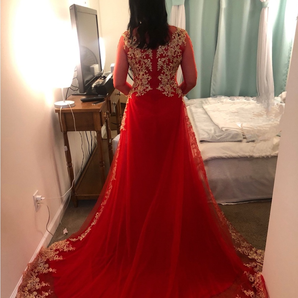 Red ao dai Vietnamese tradition wedding dress . - Picture 7 of 7